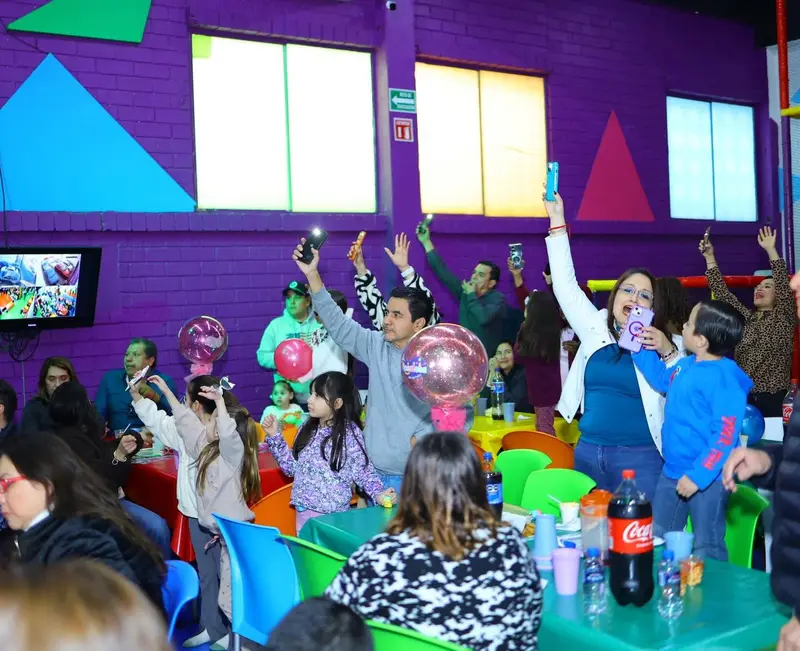 Familias celebrando en Piccoleta